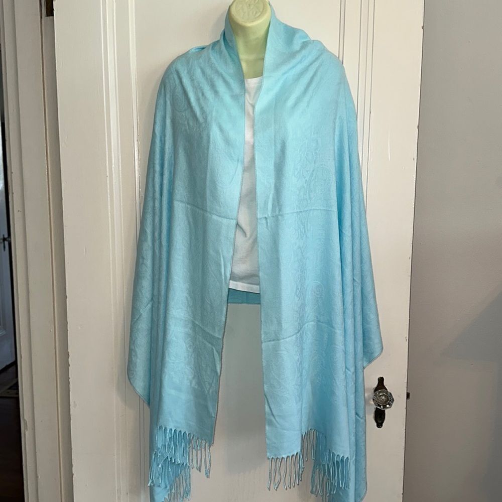 Light blue large shawl/wrap with‎ fringe hem